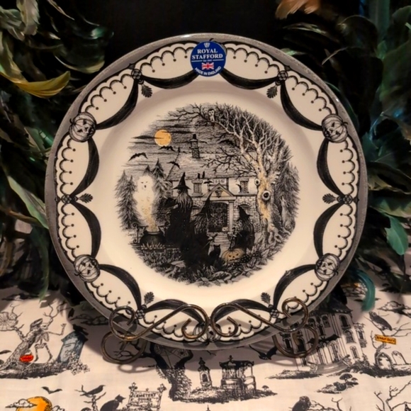 🇬🇧 🆕 4pc Haunted Witch House Dinner Plate Set Royal Stafford - Picture 1 of 5